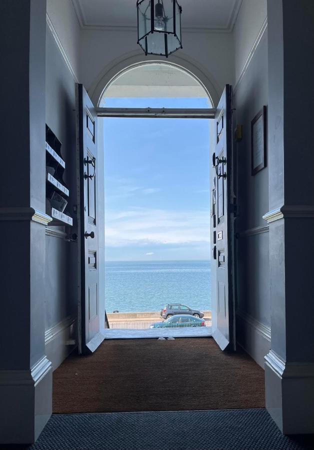 Beautiful Beachfront Retreat With A Stunning Sea View For The Ultimate Escape Away From The Busy World Below Herne Bay Ngoại thất bức ảnh